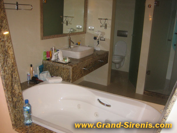 grand sirenis bathroom