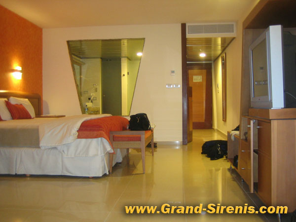 grand sirenis hotel room